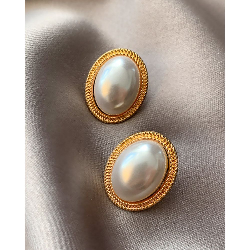 Radiance Oval Pearl Studs Zenvora