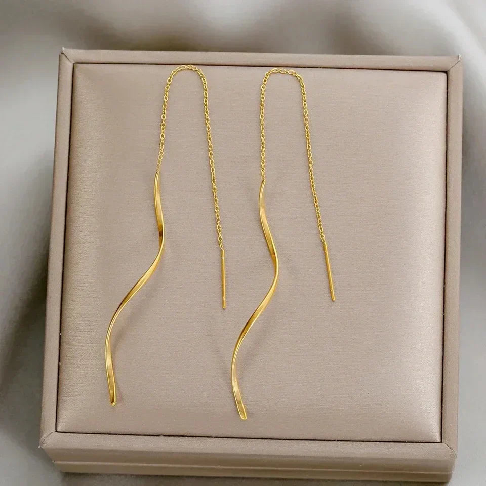 Jane | Long Earrings with Wavy Design