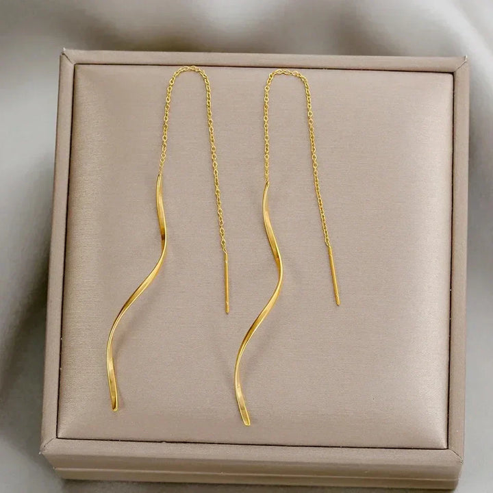 Jane | Long Earrings with Wavy Design