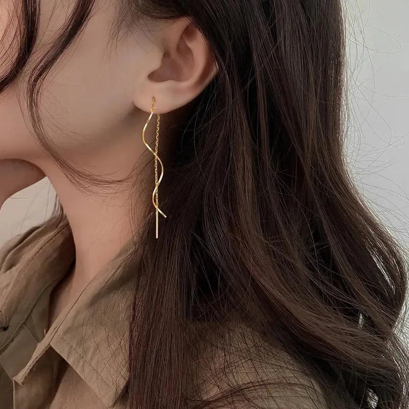 Jane | Long Earrings with Wavy Design